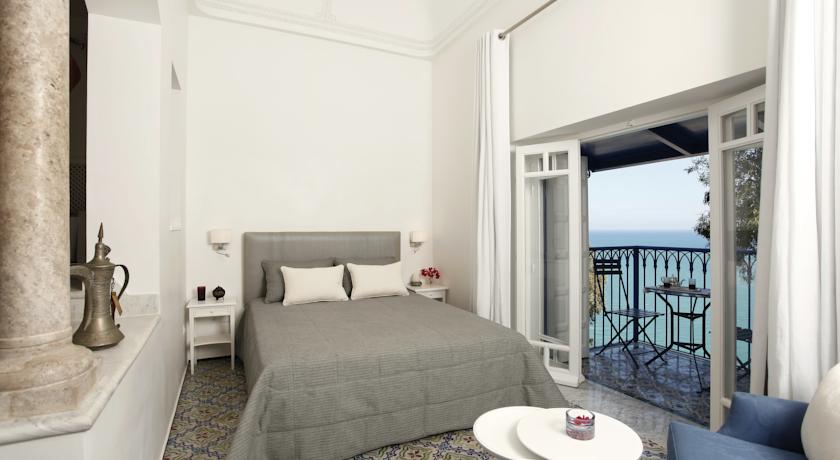 Imagen de la habitación del Hotel La Villa Bleue. Foto 2