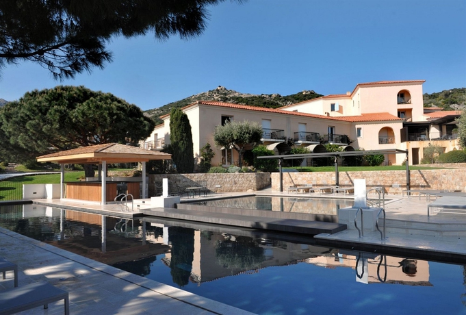 Imagen de la piscina del Hotel La Villa Calvi. Foto 10