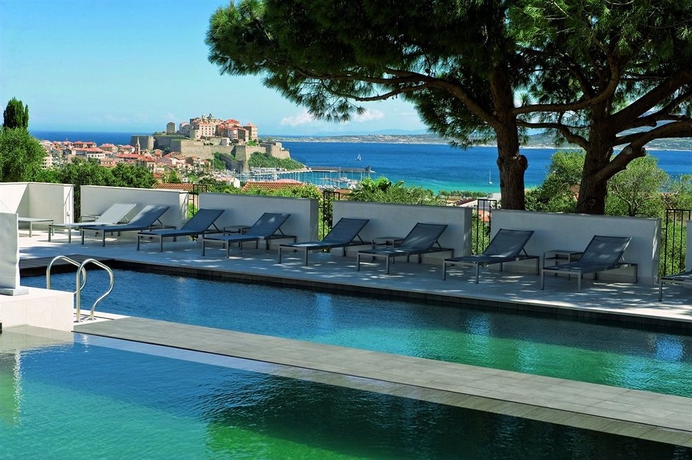 Imagen de la piscina del Hotel La Villa Calvi. Foto 11