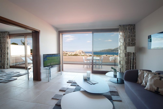 Imagen de los interiores del Hotel La Villa Calvi. Foto 9