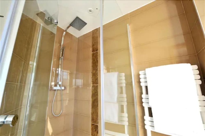 Imagen de la habitación del Hotel La Villa Cannes Croisette. Foto 16