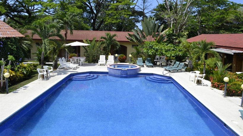 Imagen de la piscina del Hotel La Villa Creole. Foto 14