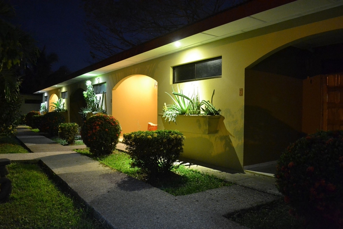 Imagen de los exteriores del Hotel La Villa Creole. Foto 10
