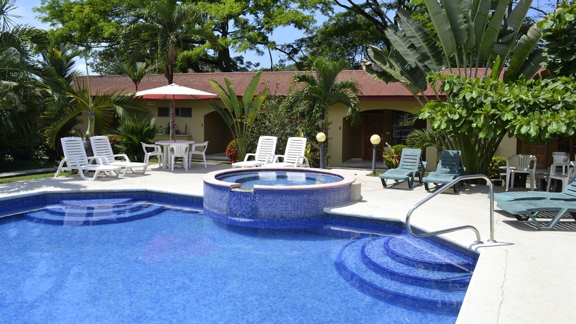 Imagen de la piscina del Hotel La Villa Creole. Foto 16