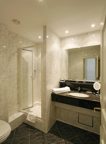 Imagen de la habitación del Hotel La Villa Des Fleurs. Foto 10