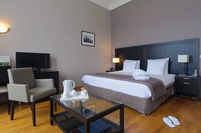 Imagen de la habitación del Hotel La Villa Des Fleurs. Foto 13