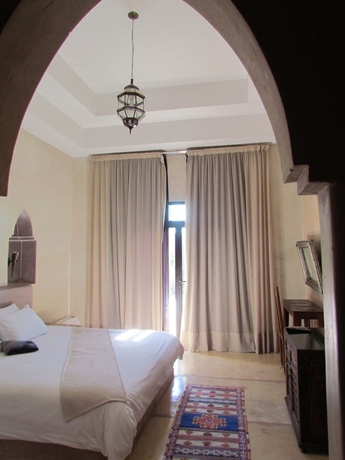 Imagen de la habitación del Hotel La Villa Des Golfs. Foto 5