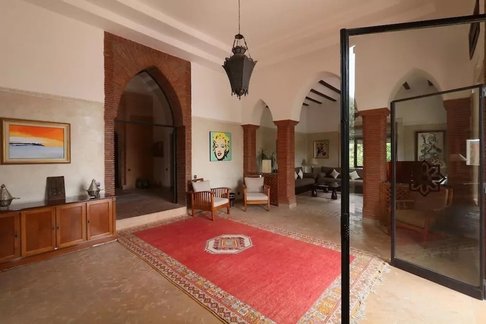 Imagen del bar/restaurante del Hotel La Villa Des Golfs. Foto 2