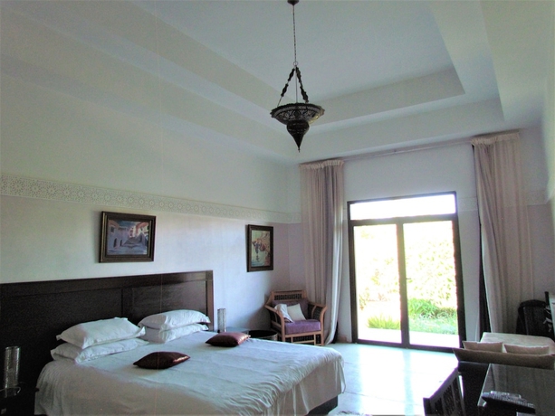 Imagen de la habitación del Hotel La Villa Des Golfs. Foto 13