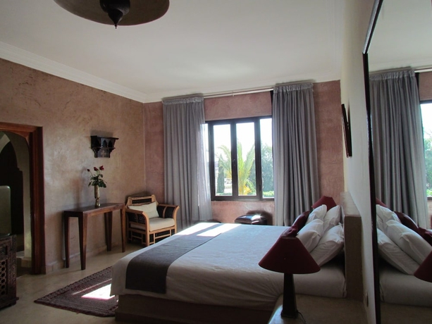 Imagen de la habitación del Hotel La Villa Des Golfs. Foto 14
