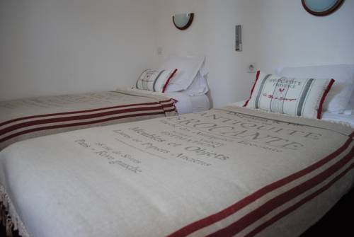 Imagen de la habitación del Hotel La Villa Des Oliviers. Foto 6