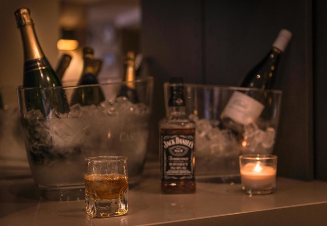 Imagen del bar/restaurante del Hotel La Villa Des Ternes. Foto 3