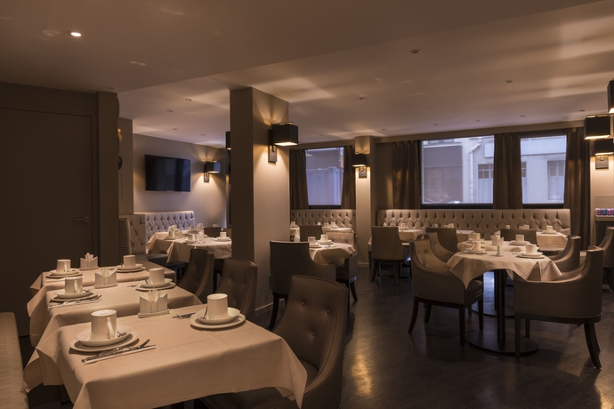 Imagen del bar/restaurante del Hotel La Villa Des Ternes. Foto 4