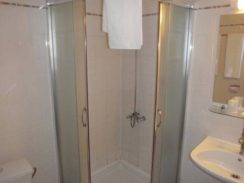 Imagen de la habitación del Hotel La Villa Mart&eacute;gale. Foto 6