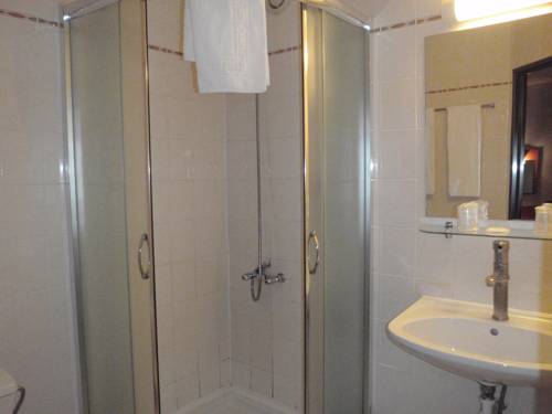 Imagen de la habitación del Hotel La Villa Mart&eacute;gale. Foto 7