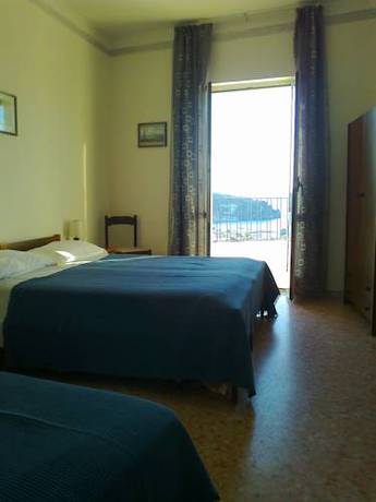 Imagen de la habitación del Hotel La Villa Pina. Foto 2