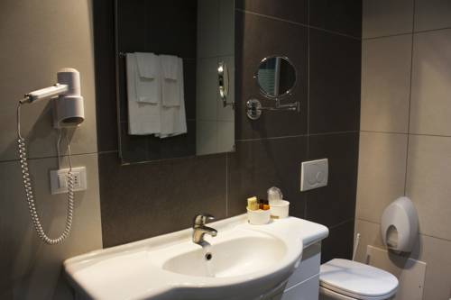 Imagen de la habitación del Hotel La Villa Resort. Foto 8