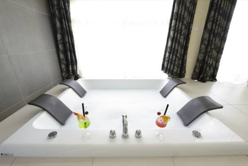 Imagen de la habitación del Hotel La Villa Resort. Foto 12