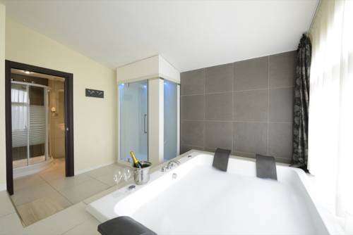 Imagen de la habitación del Hotel La Villa Resort. Foto 13