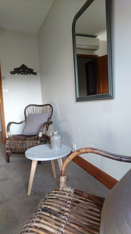 Imagen de la habitación del Hotel La Villa Romaine. Foto 4