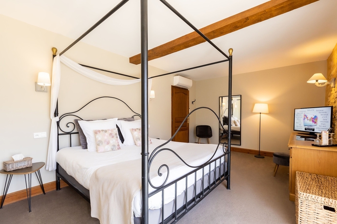 Imagen de la habitación del Hotel La Villa Romaine. Foto 7