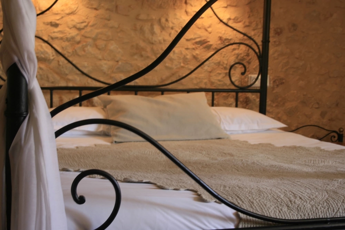 Imagen de la habitación del Hotel La Villa Romaine. Foto 10