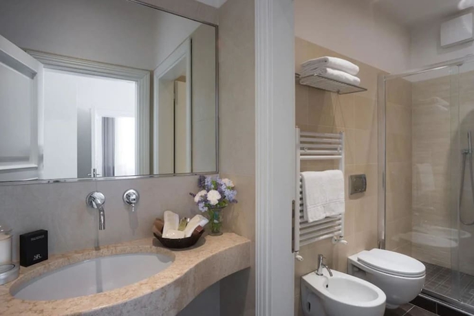 Imagen de la habitación del Hotel La Villa, Siena. Foto 17