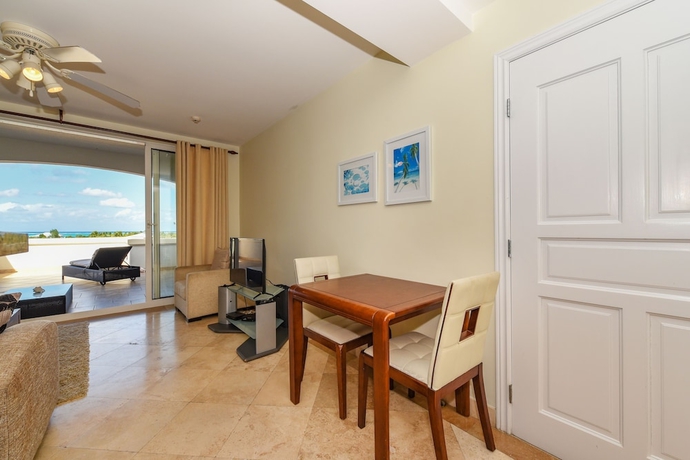 Imagen de la habitación del Hotel La Vista Azul. Foto 6