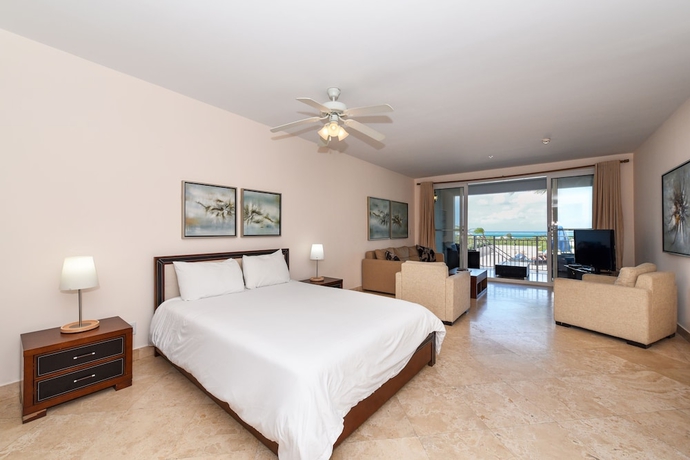 Imagen de la habitación del Hotel La Vista Azul. Foto 8