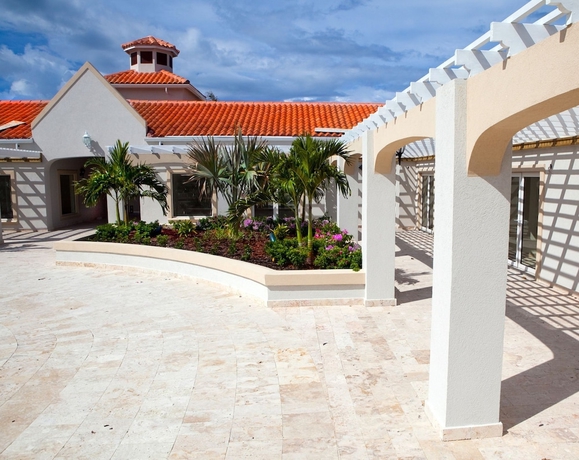 Imagen de los interiores del Hotel La Vista Azul. Foto 16