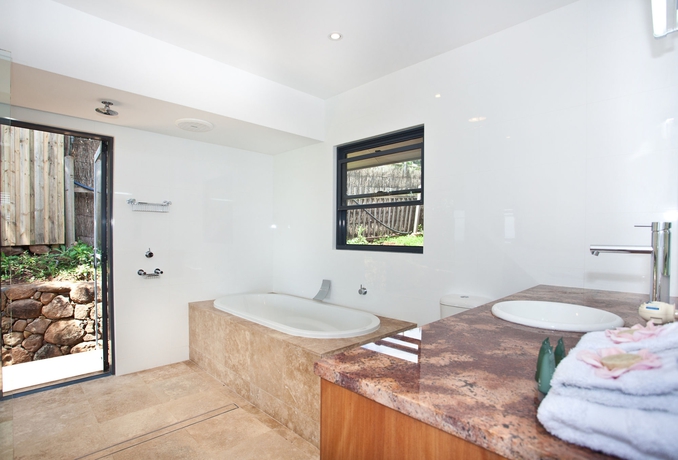 Imagen de la habitación del Hotel La Vista Byron Bay. Foto 2