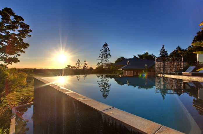 Imagen de la piscina del Hotel La Vista Byron Bay. Foto 15