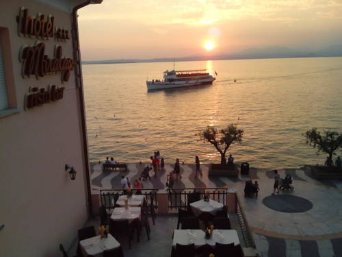 Imagen de la habitación del Hotel La Vista Postcard. Foto 2