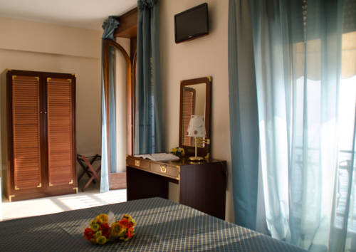 Imagen de la habitación del Hotel La Vista Postcard. Foto 6