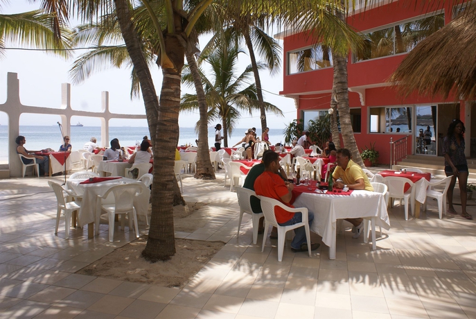 Imagen del bar/restaurante del Hotel La Voile D'or. Foto 4