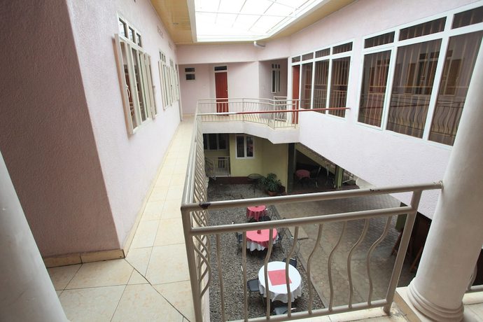 Imagen general del Hotel La Voisina. Foto 1