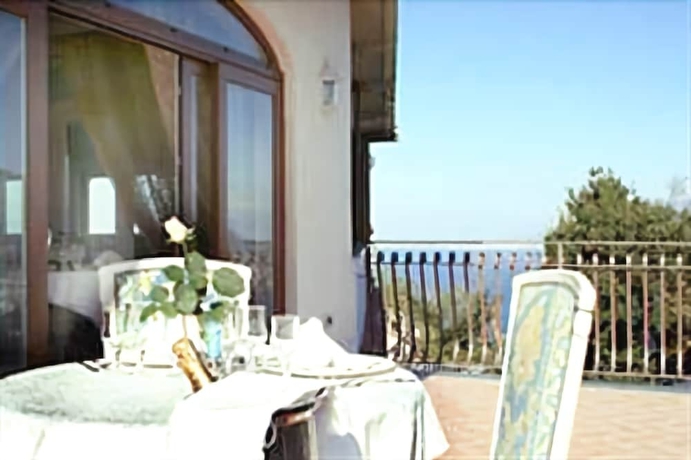 Imagen de la habitación del Hotel La Vue D'or. Foto 9