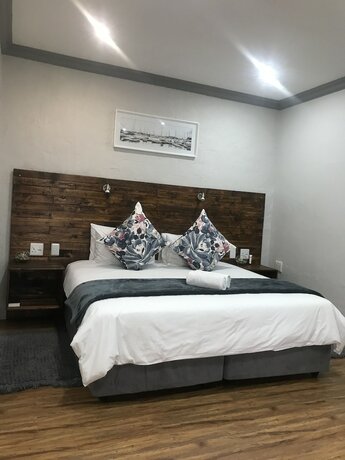 Imagen de la habitación del Hotel La Vue Guest Lodge and Function Venue. Foto 20