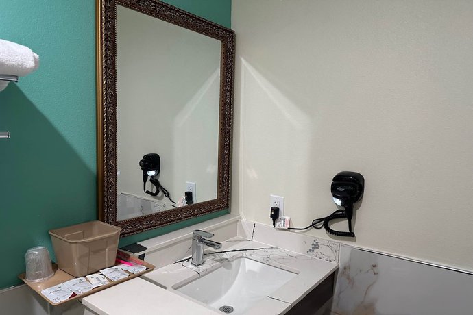 Imagen de la habitación del Hotel La Vyoma Villas, Westpark Hwy 6. Foto 18