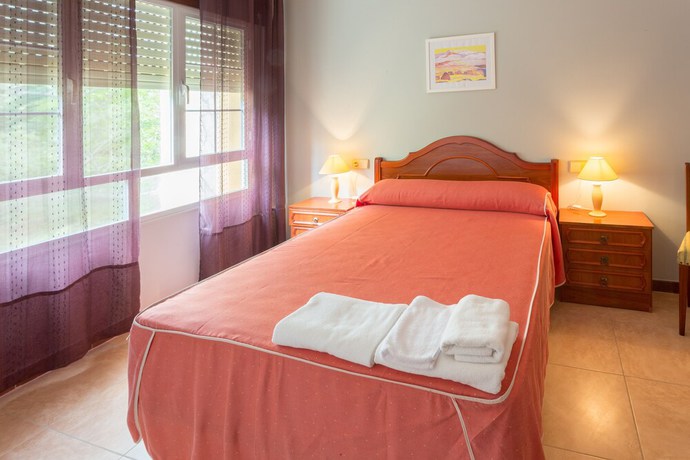 Imagen de la habitación del Hotel La Xungueira. Foto 11