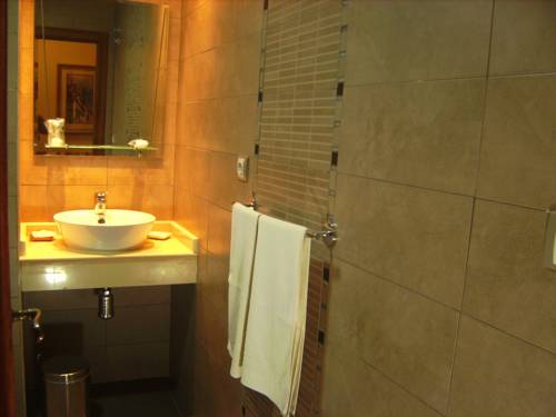 Imagen de la habitación del Hotel La Zambra. Foto 4