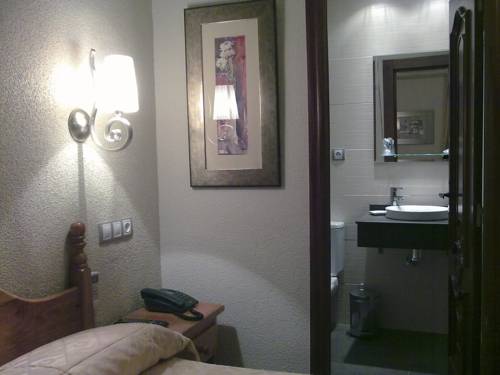 Imagen de la habitación del Hotel La Zambra. Foto 9