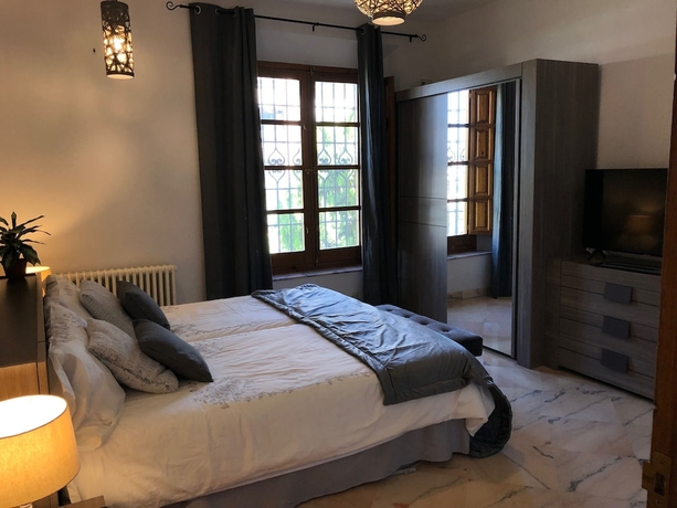 Imagen de la habitación del Hotel La Zubia. Foto 3