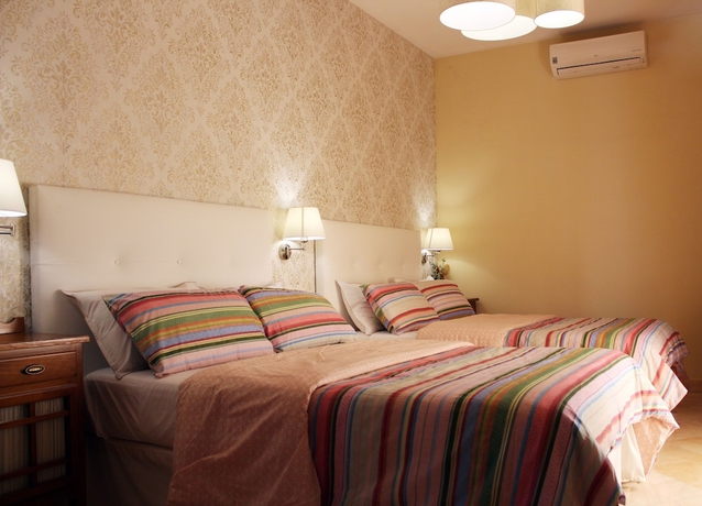 Imagen de la habitación del Hotel La Zubia. Foto 4