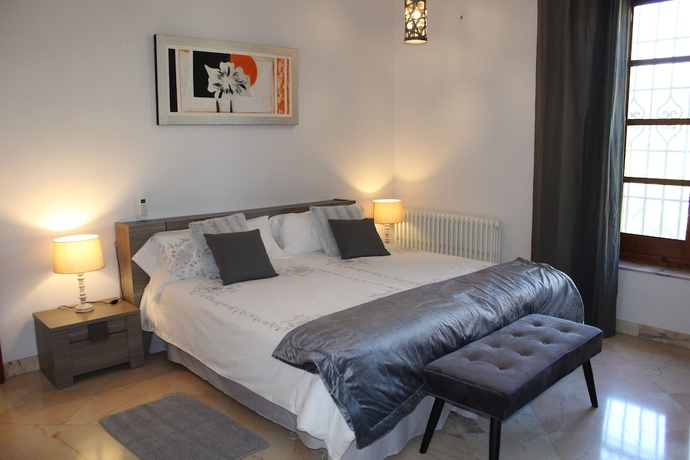 Imagen de la habitación del Hotel La Zubia. Foto 6