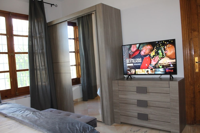 Imagen de la habitación del Hotel La Zubia. Foto 7