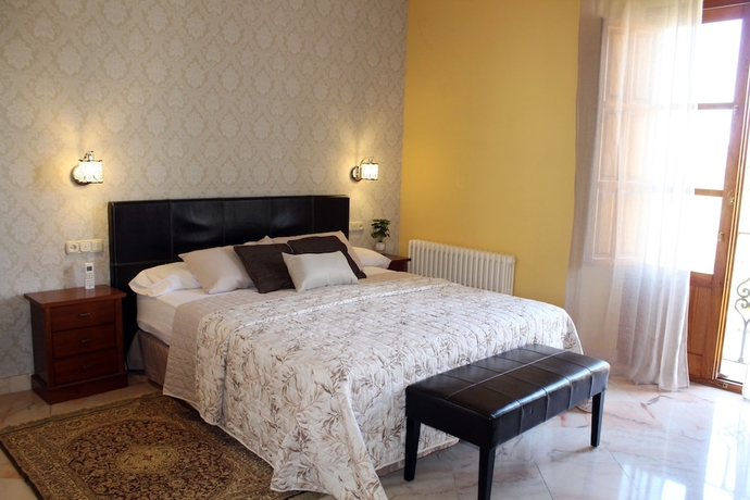 Imagen de la habitación del Hotel La Zubia. Foto 8