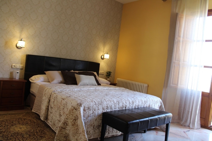 Imagen de la habitación del Hotel La Zubia. Foto 9