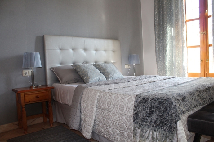 Imagen de la habitación del Hotel La Zubia. Foto 12