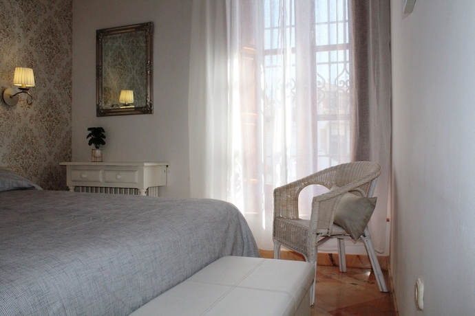 Imagen de la habitación del Hotel La Zubia. Foto 15